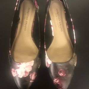 Super cute flower flats! Size 5